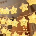 Veilleuse étoile souriante avec guirlande lumineuse blanche, idéale pour chambre bébé et veilleuse enfant apaisante